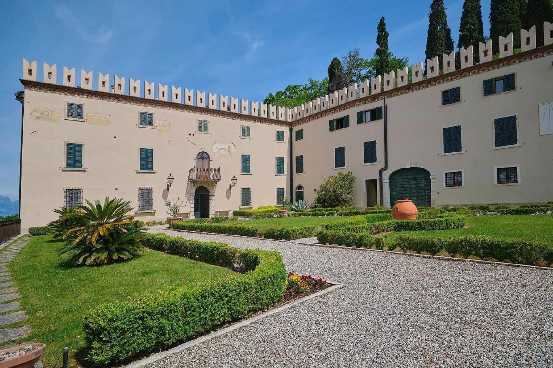 Apartamento Al Castello - Elegante Residenz Mit Schwimmbad Lazise Exterior foto